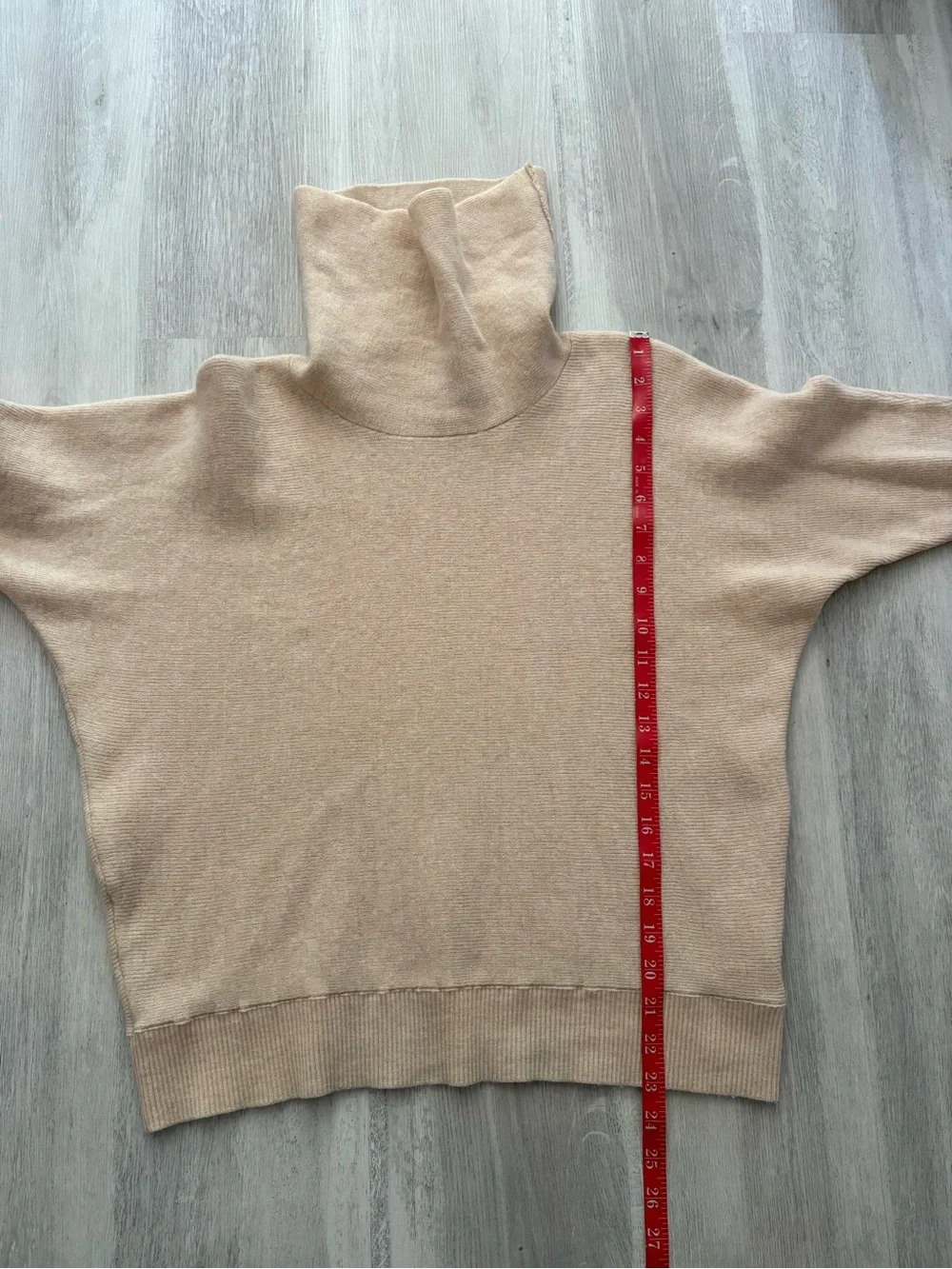 Tahari Extra Fine Merino Wool Oatmeal Turtleneck Sweater Size Large - Picture 9 of 10